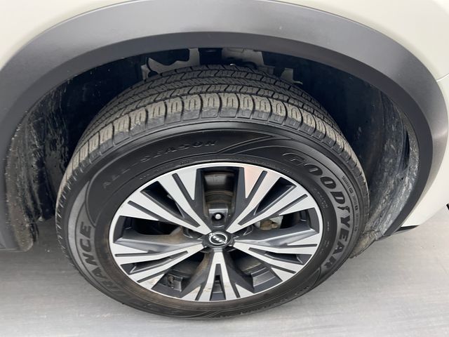 2023 Pearl White Tricoat Nissan Rogue SV FWD SUV