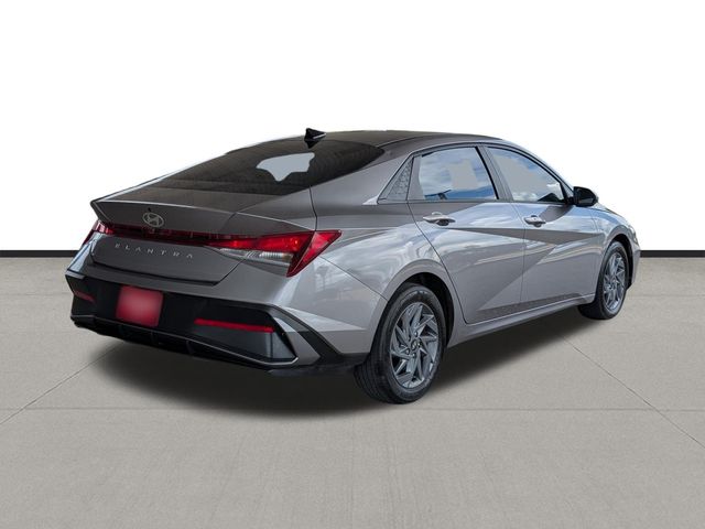 2024 Hyundai Elantra SEL Silver at Community Toyota