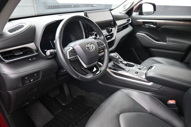 Used 2023 Toyota Highlander SUV
