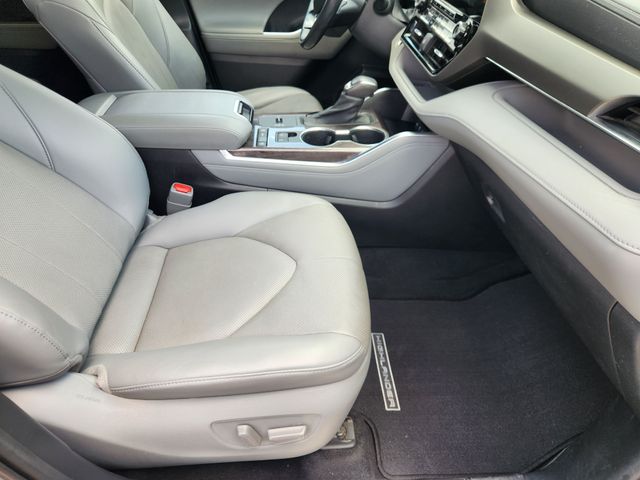 2021 Toyota Highlander Limited  at North Houston Mitsubishi