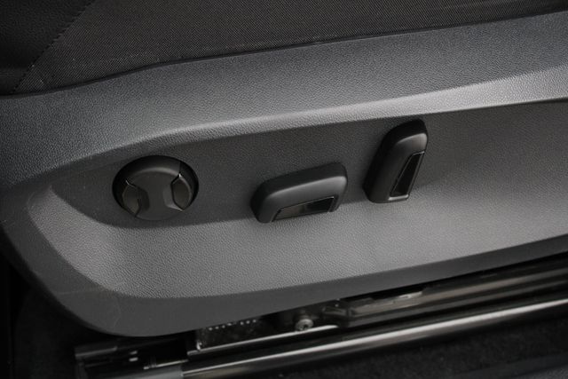 Used 2023 Silver Volkswagen 2.0T SE R-Line Black image 3