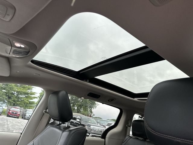 Used 2018 Red Chrysler Touring L Plus image 18