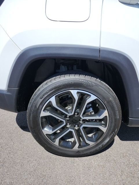 Used 2024 White/off-white Jeep Limited image 12