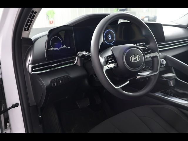 2024 Hyundai Elantra SEL - Photo 11