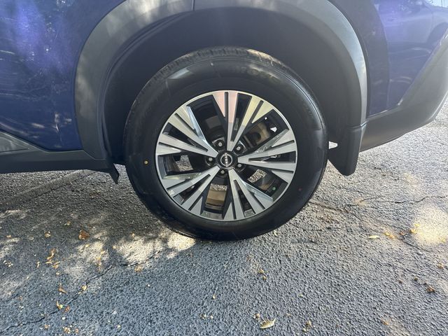 Used 2022 Blue Nissan SV image 32
