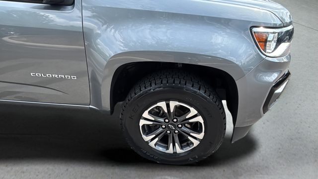 Used 2022 Gray Chevrolet Z71 image 34