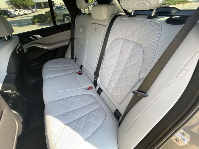 Used 2024 Gray BMW M60i image 24
