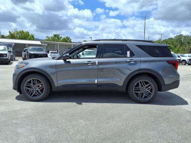 2025 Ford Explorer ST photo