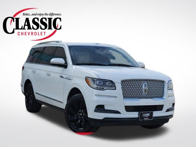White Metallic 2024 Lincoln Navigator Reserve 4WD SUV / Crossover Four-Wheel Drive Automatic