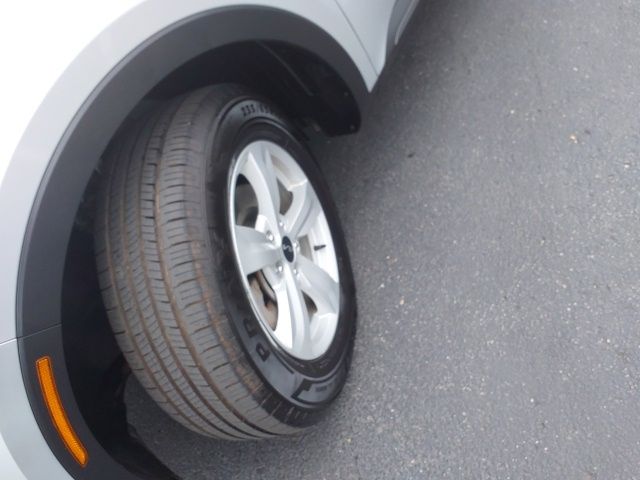Used 2022 Silver Kia LX image 5