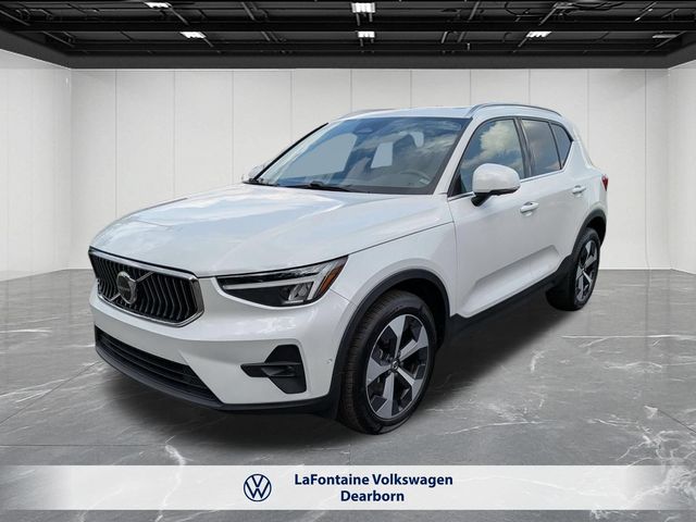 2024 Volvo XC40 B5 Plus Bright Theme