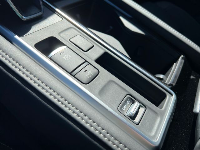 2025 Everest White Pearl Tricoat Nissan Pathfinder Platinum FWD SUV