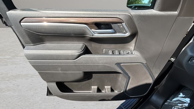 Used 2025 Black Chevrolet RST image 17