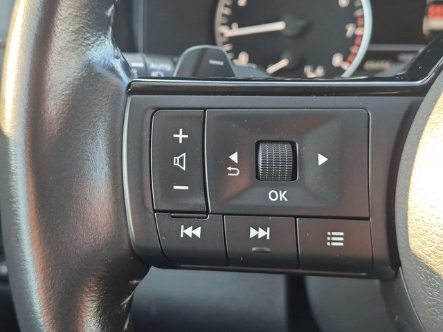 Used 2023 Blue Nissan SL image 18