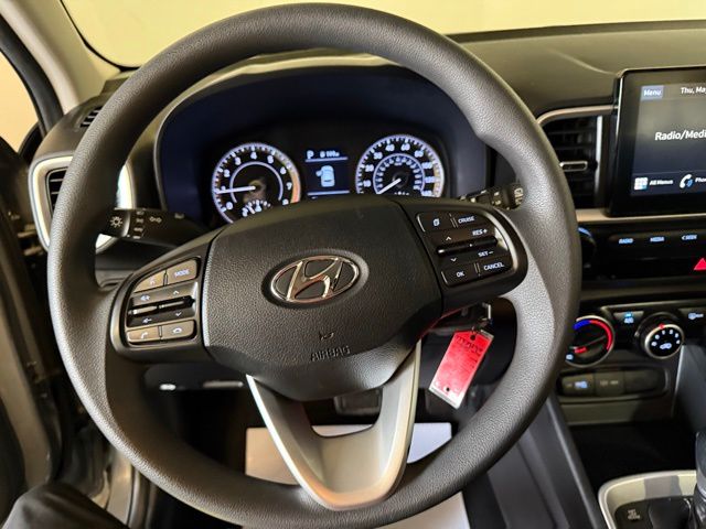 2022 Hyundai Venue SE photo