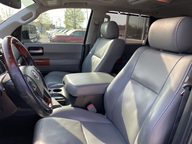 2019 Toyota Sequoia Platinum photo