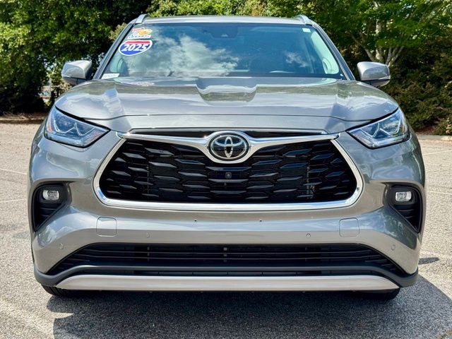 Used 2025 Toyota Highlander SUV