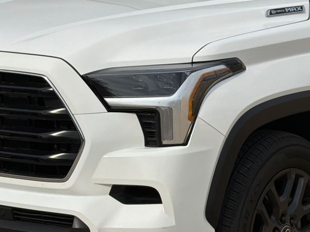 2025 Toyota Sequoia SR5 - Photo 4