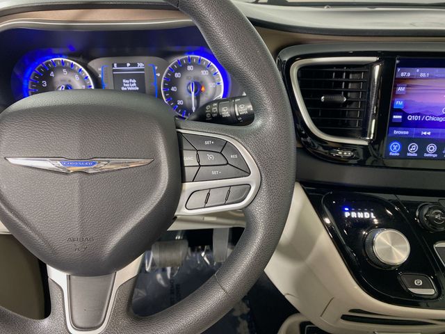 2017 Chrysler Pacifica Touring 12