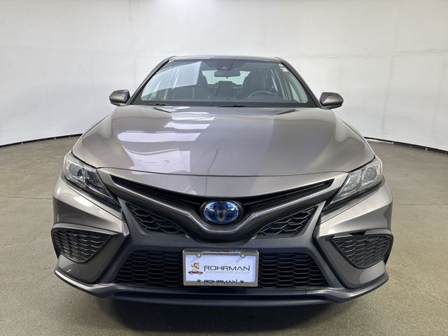 2021 Toyota Camry Hybrid SE photo