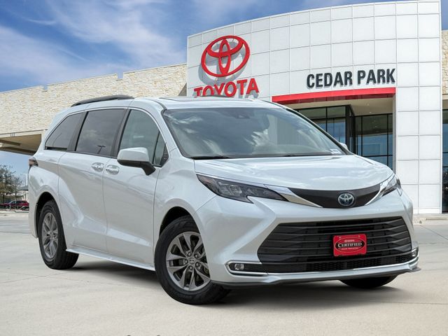 White (Wind Chill Pearl) 2024 Toyota Sienna Minivan Front-Wheel Drive Continuously Variable Transmission