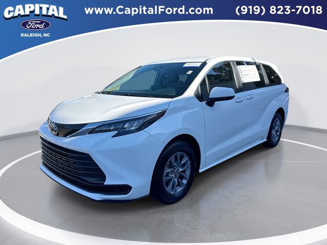 2024 Toyota Sienna LE 8-Passenger FWD