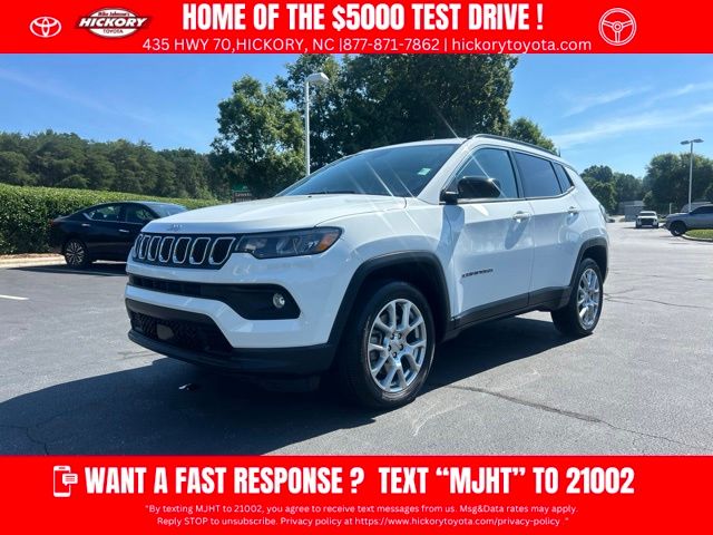 Bright White Clearcoat 2023 Jeep Compass SUV / Crossover Four-Wheel Drive 8-Speed Automatic
