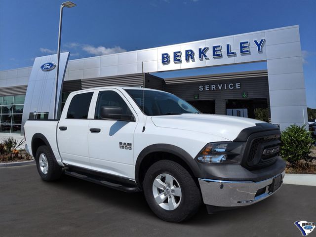 Bright White Clearcoat 2018 RAM 1500 Pickup Truck 4X2 8-Speed Automatic