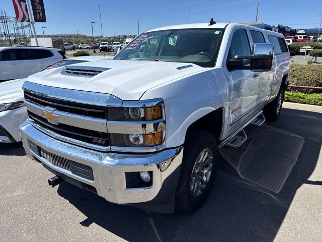 Summit White 2018 Chevrolet Silverado 2500HD Pickup Truck Four-Wheel Drive 6-Speed Automatic