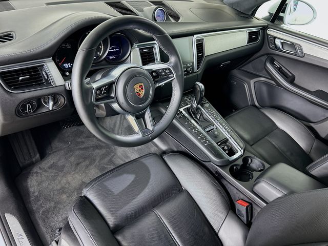 2018 Porsche Macan Turbo 9