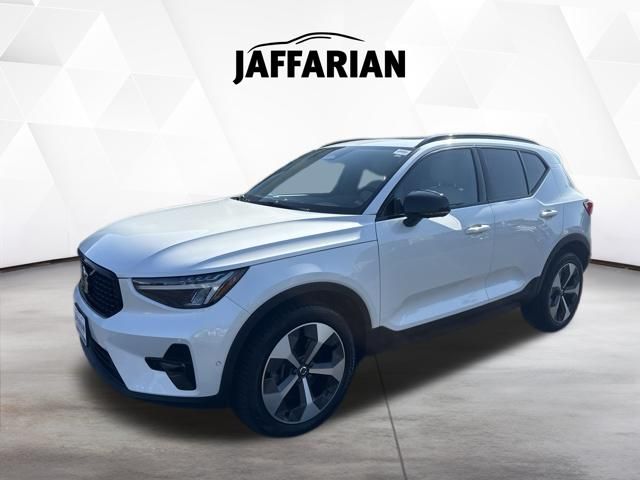 Used 2024 Volvo XC40 SUV