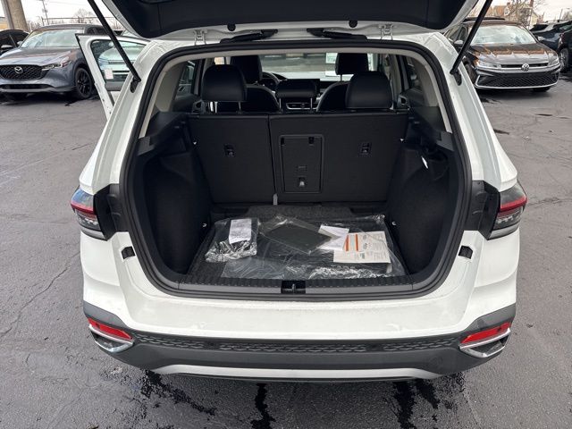 2025 Volkswagen Taos 1.5T SE photo