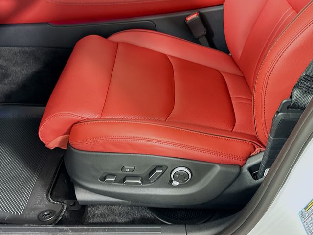 Thumbnail: 2026 Genesis GV70 - 21