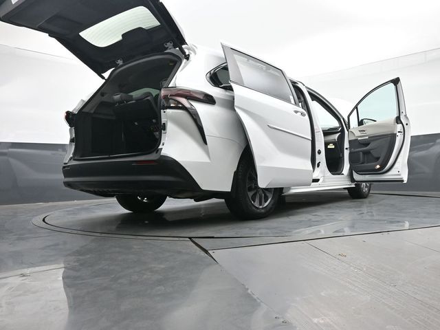 2024 Toyota Sienna XLE 52