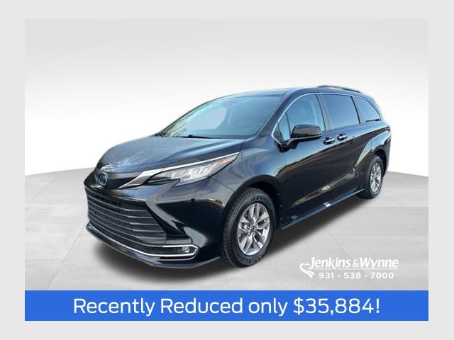 Midnight Black Metallic 2023 Toyota Sienna XLE 7-Passenger FWD Minivan Front-Wheel Drive Continuously Variable Transmission