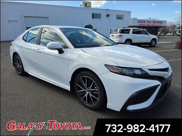 White 2023 Toyota Camry SE AWD Sedan All-Wheel Drive 8-Speed Automatic