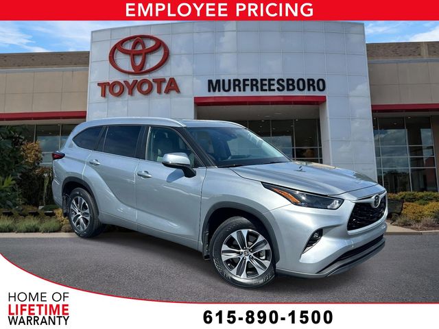 Celestial Silver Metallic 2023 Toyota Highlander SUV / Crossover Front-Wheel Drive 8-Speed Automatic