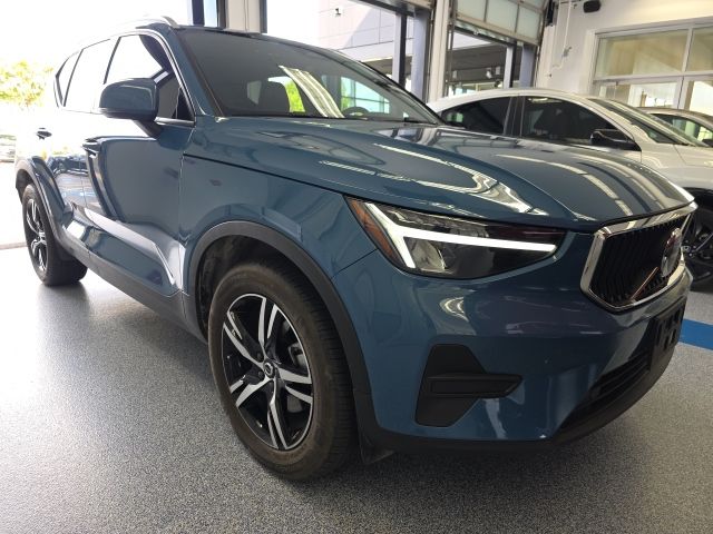 Used 2023 Volvo XC40 B5 Core 4D Sport Utility