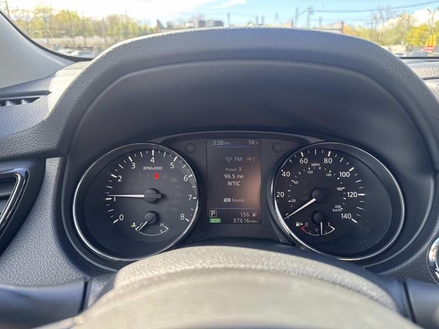 2018 Nissan Rogue - Image 16