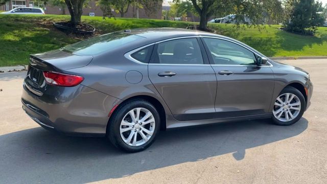 2016 Chrysler 200 Limited 8