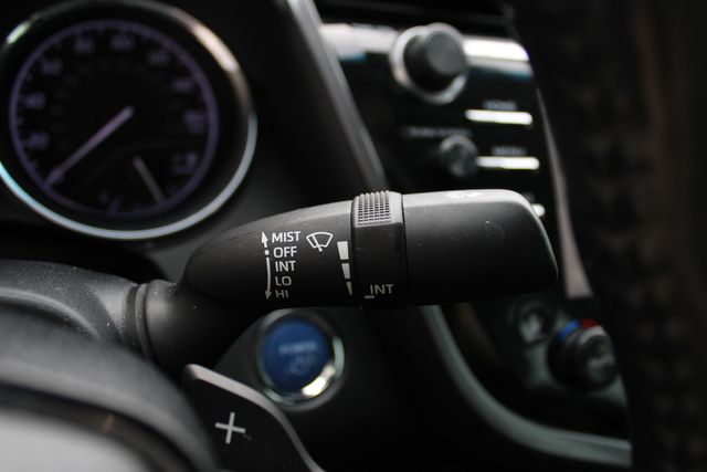 Used 2019 White Toyota SE image 10