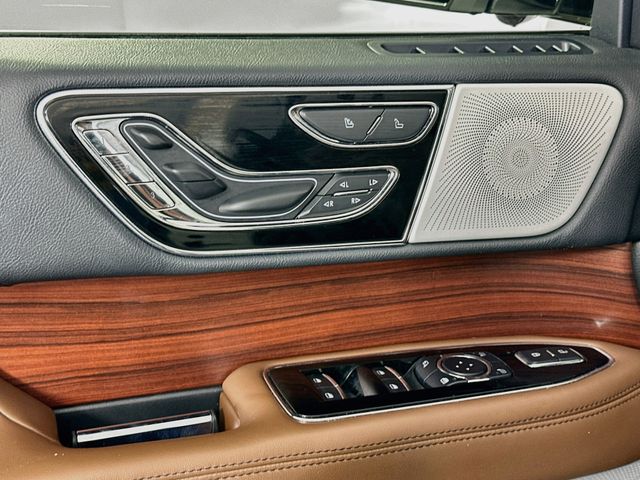 Thumbnail: 2023 Lincoln Navigator - 17