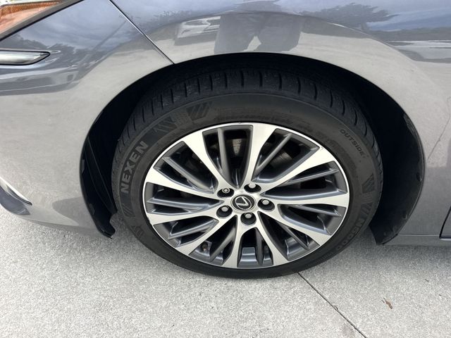 2019 Lexus ES - $23,898