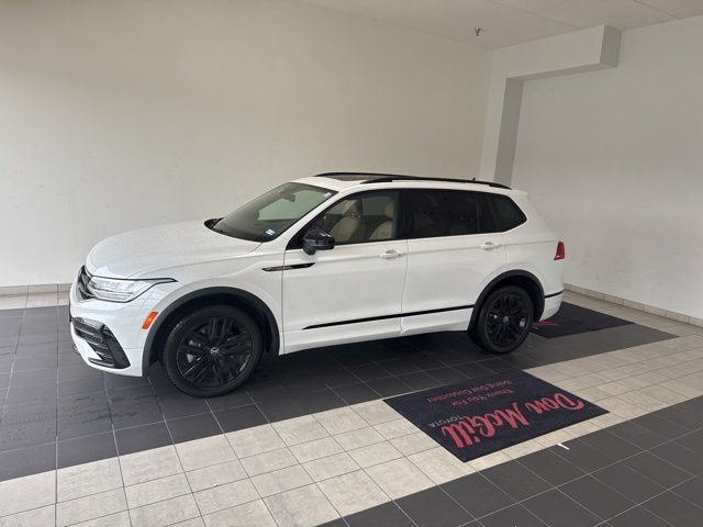 2022 Volkswagen Tiguan 2.0T SE R-Line Black  at Cook Ford