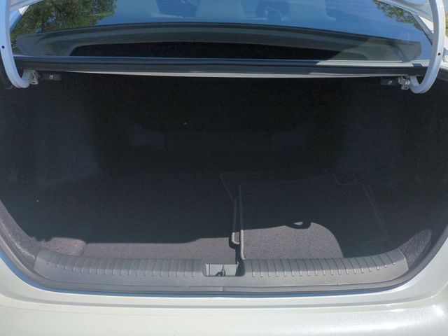 Used 2026 White Honda SE image 23