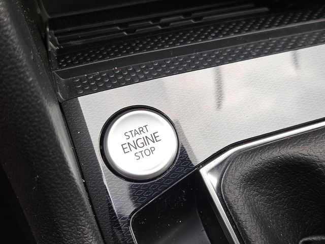 2025 Volkswagen Taos SE Black - Photo 19