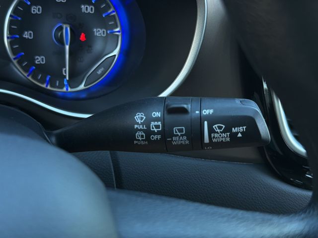 Used 2021 White Chrysler LX image 27