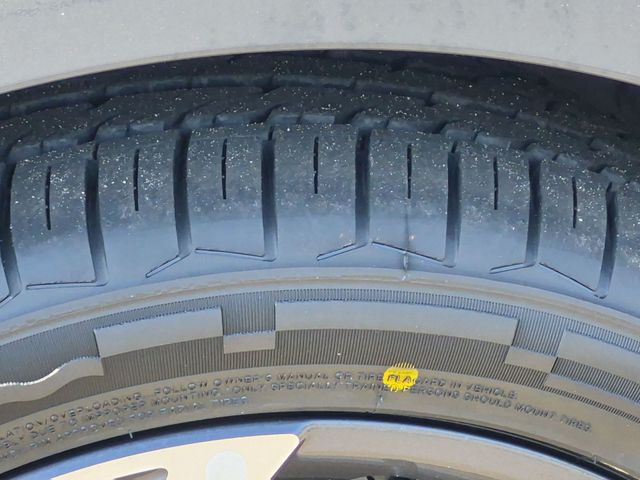 Used 2025 Gray Hyundai SEL Convenience image 18