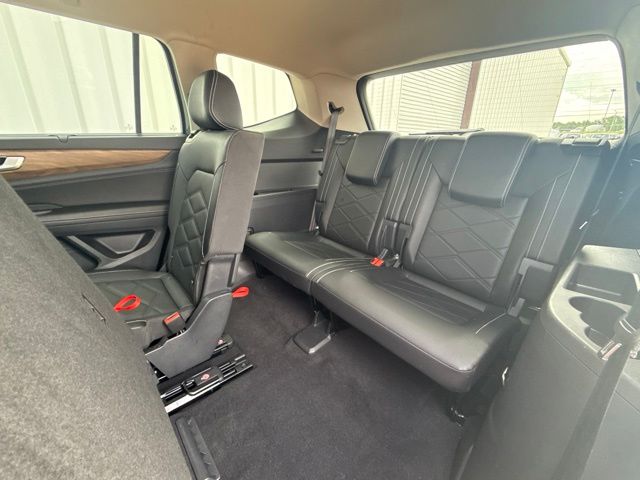 2025 Volkswagen Atlas 2.0T SE w/Technology:L168456A