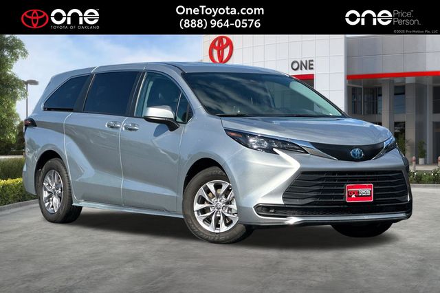 Celestial Silver 2024 Toyota Sienna LE 8-Passenger FWD Minivan Front-Wheel Drive Continuously Variable Transmission